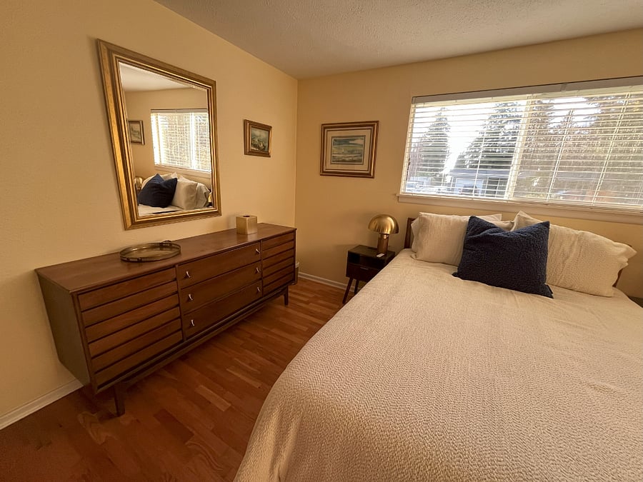 2nd Bedroom, Queen Bed