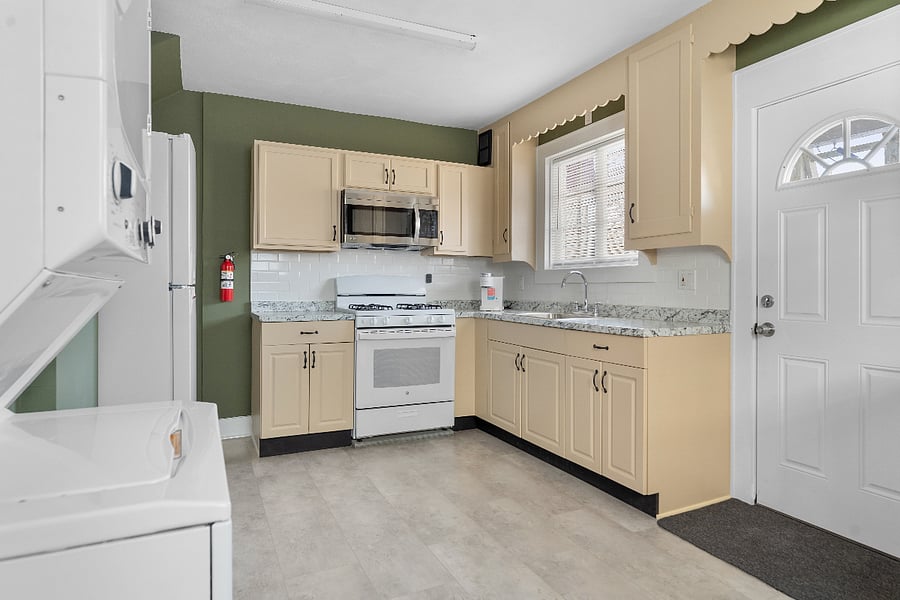 Furnished Finder property 802380_1 photo 21