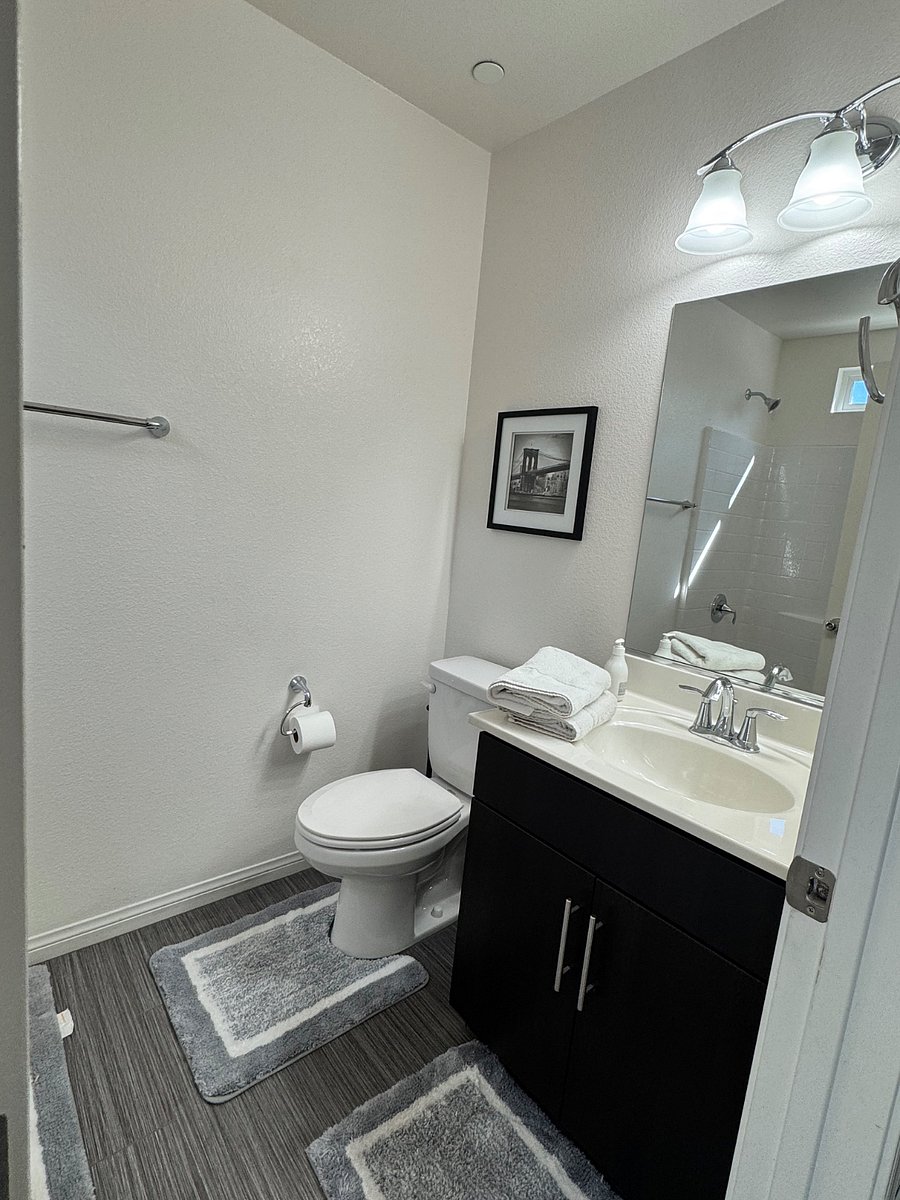 Bathroom #3 (full bathroom)