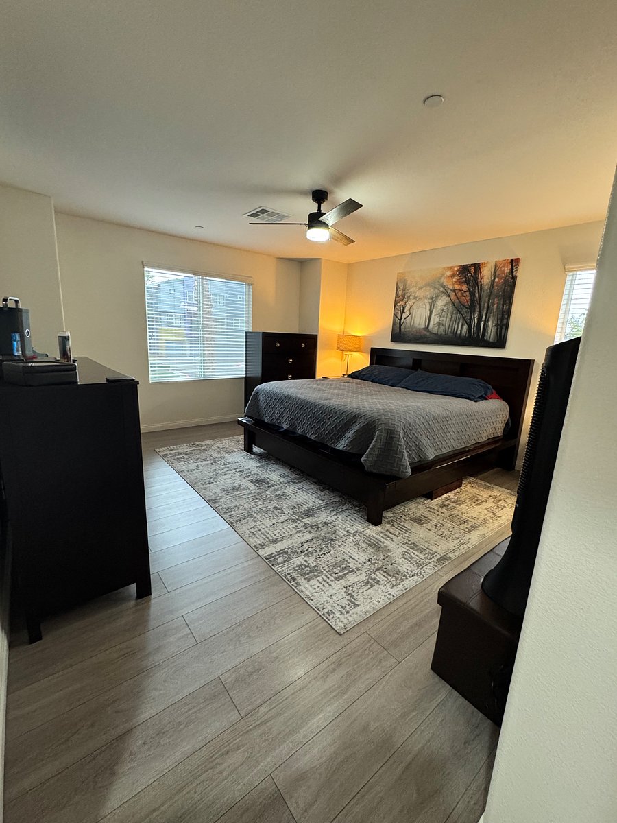 Master Bedroom (2nd floor)