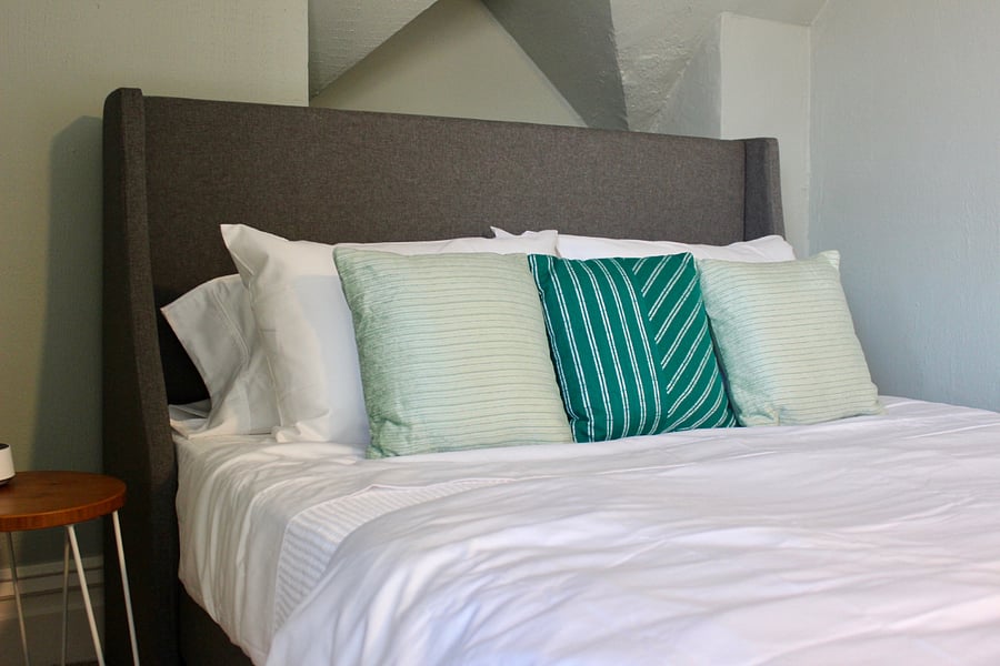 Hotel quality100% cotton sheets, blanket and duvet