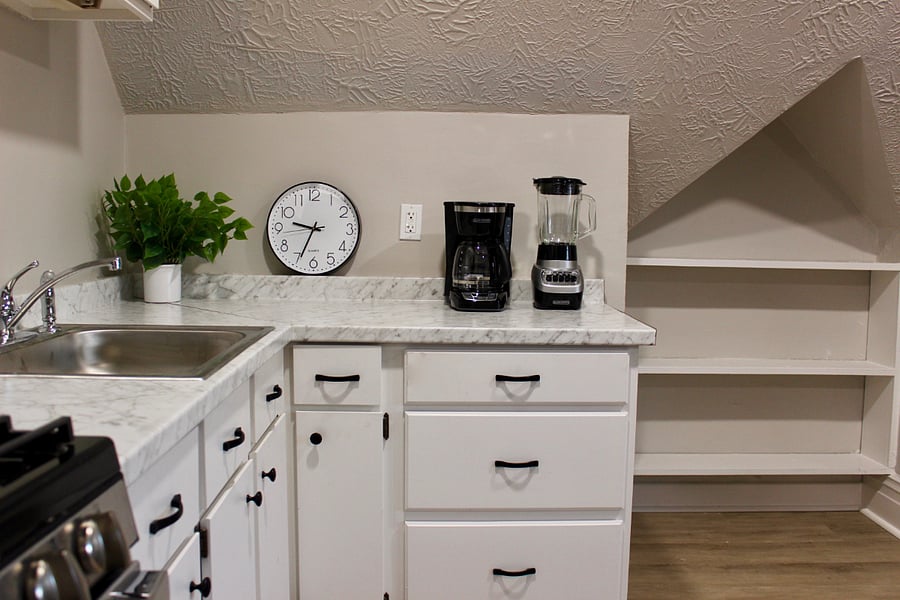 Beautifully updated kitchen, stocked with all your cooking and caffeine needs