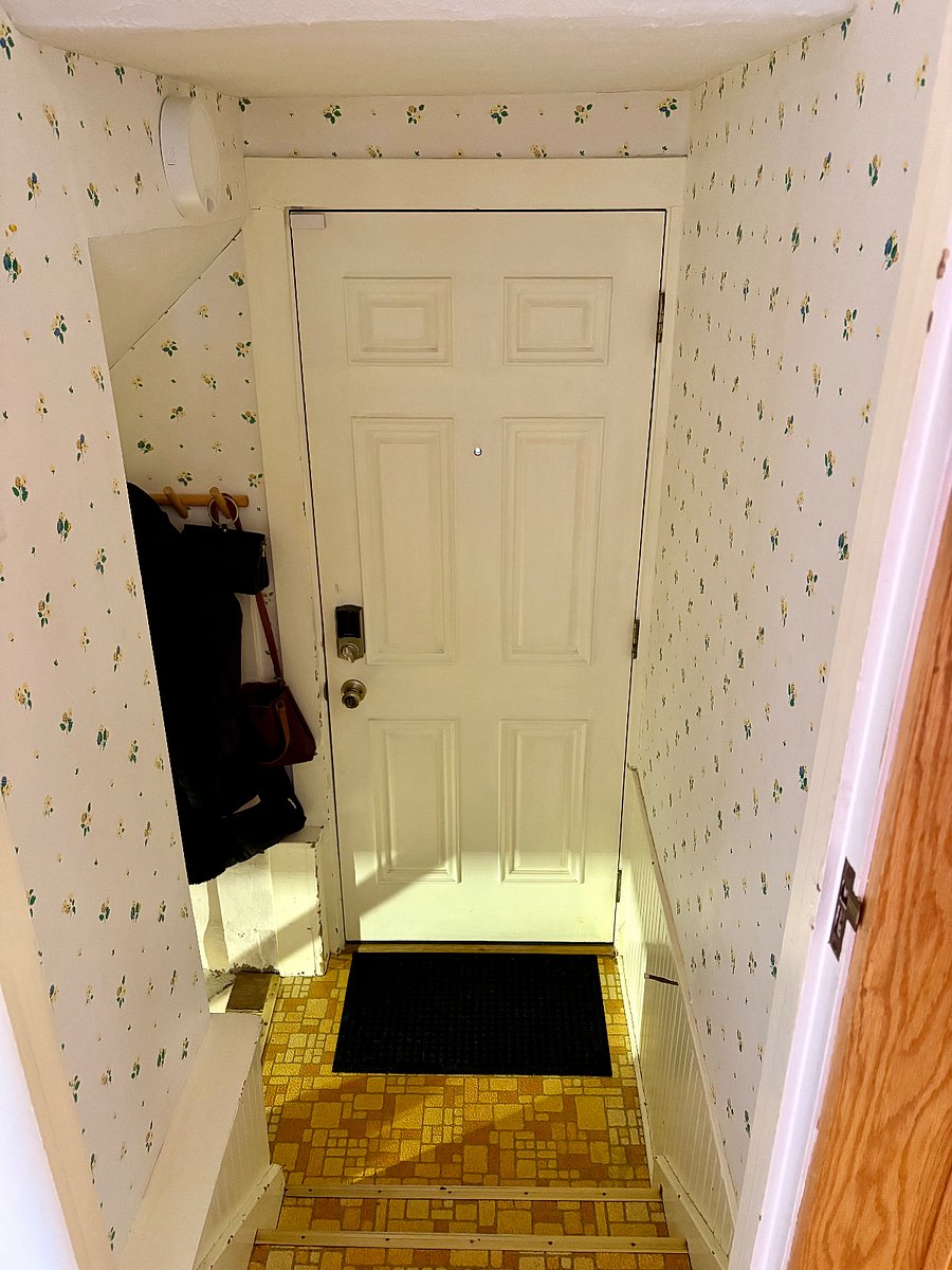 Entryway with smart lock
