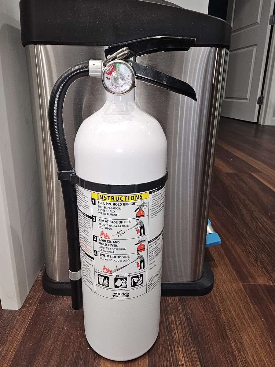 FDNY (NYC Fire Department) Approved Fire Kitchen Fire Extinguisher