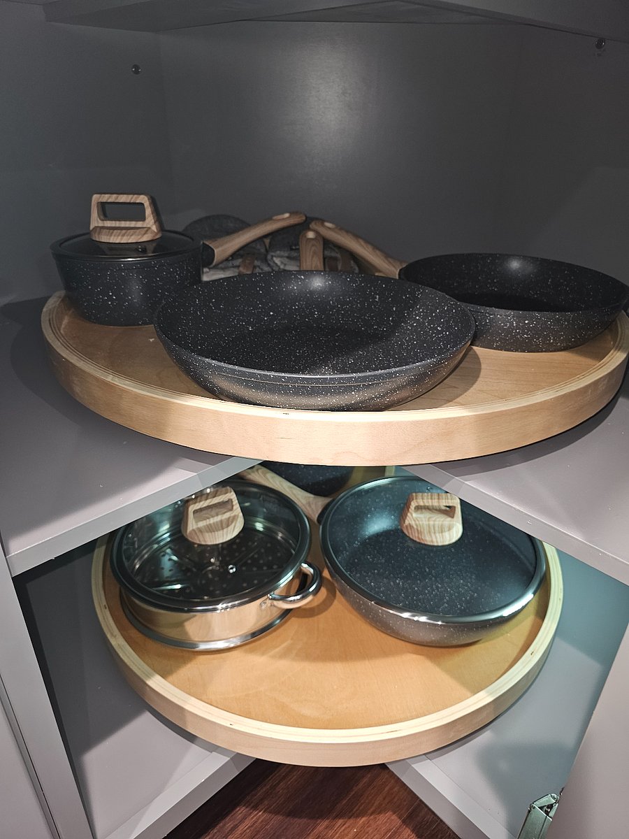 Lazy Susan for easy access to cookware