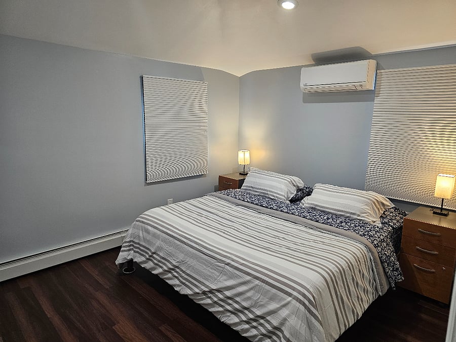 Bedroom 1: King Bed