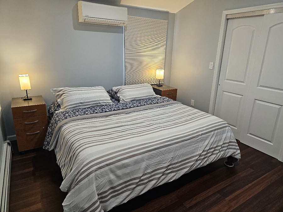 Bedroom 1: King Bed