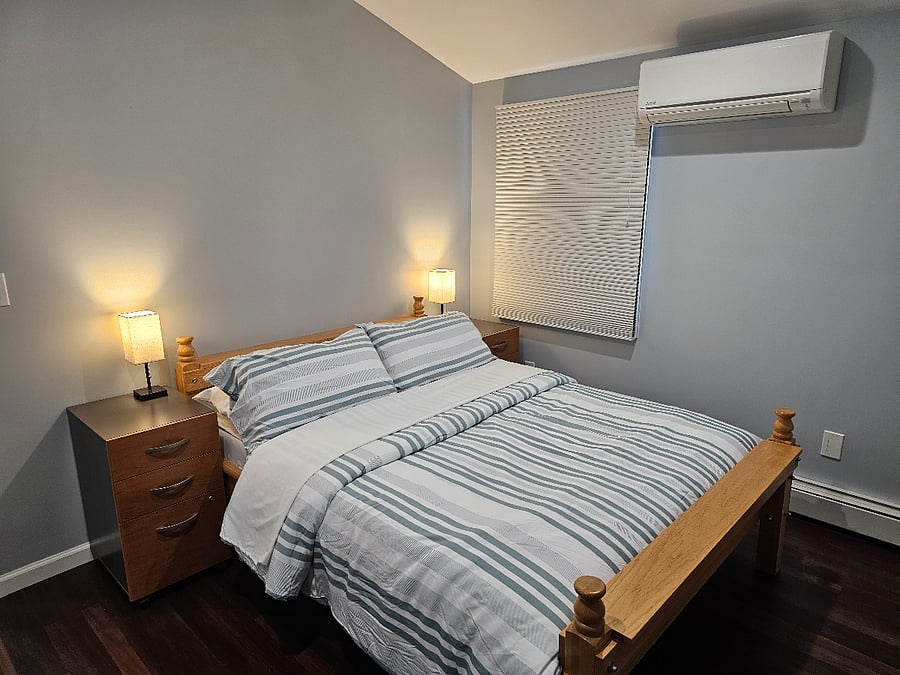 Bedroom 2: Queen Bed