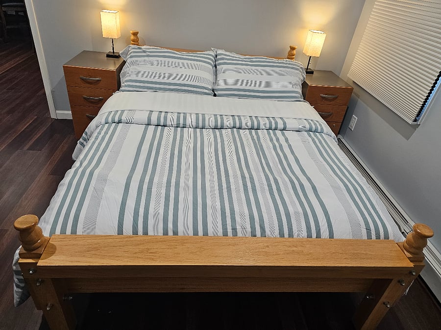 Bedroom 2: Queen Bed