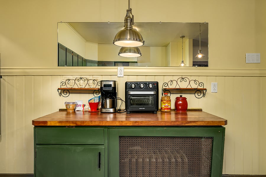 Coffee pot and toaster oven as well as complementary starter items