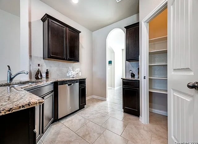 Large kitchen and pantry, full size fridge, bar and 2 barstools. Fully equipped for the budding chef or the gourmet