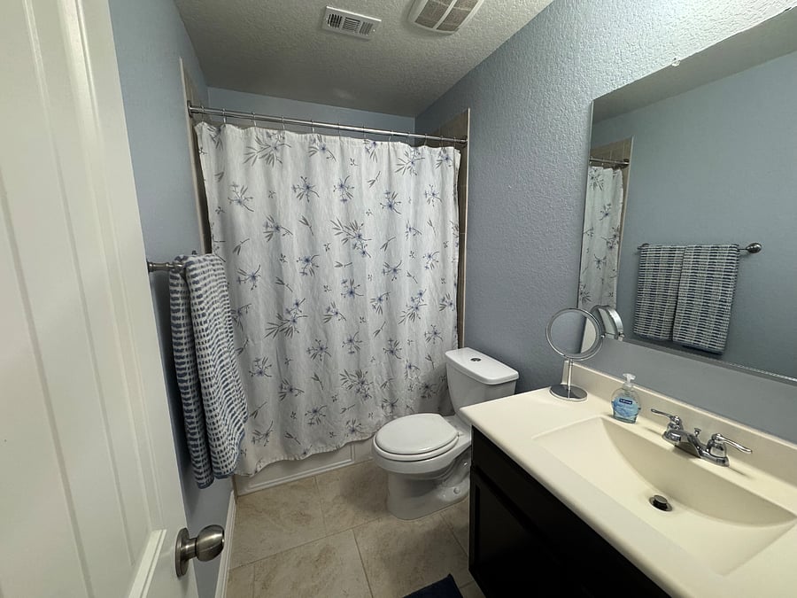 Full bathroom upstairs with shower/tub combo