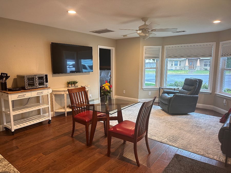 Glass top table. 2 chairs + 2 folding chairs