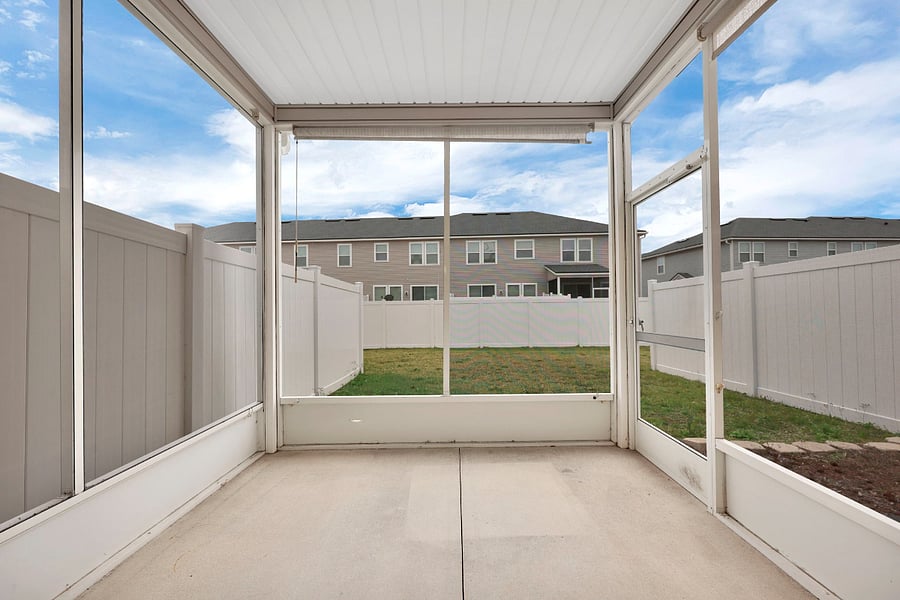 Beautiful screened patio!