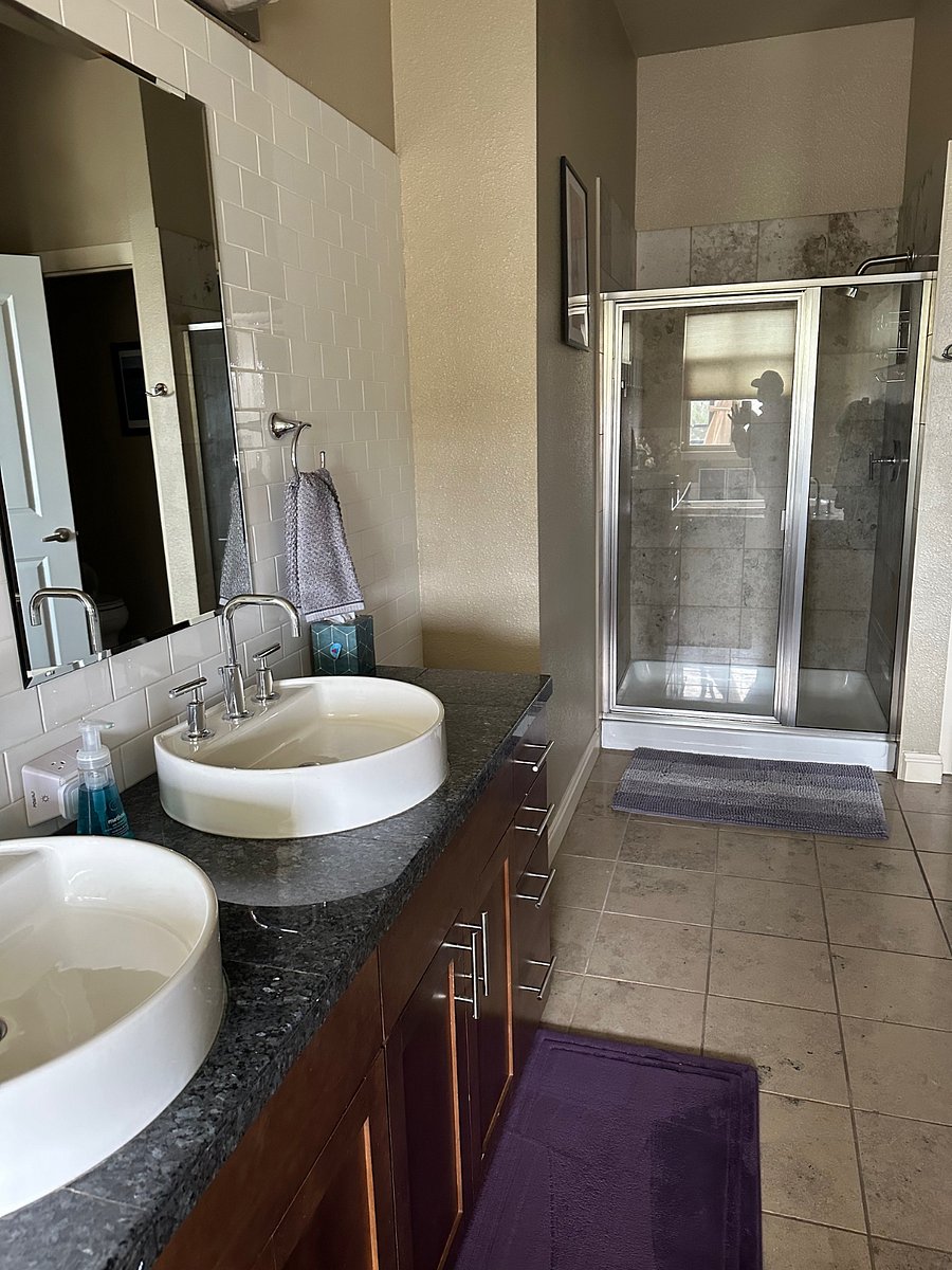 Dual Sinks and master shower