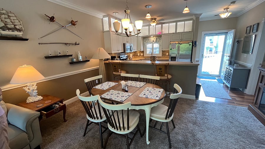 Living room/ Kitchen