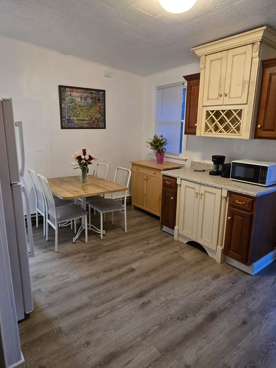 Kitchen @ 816 W King st