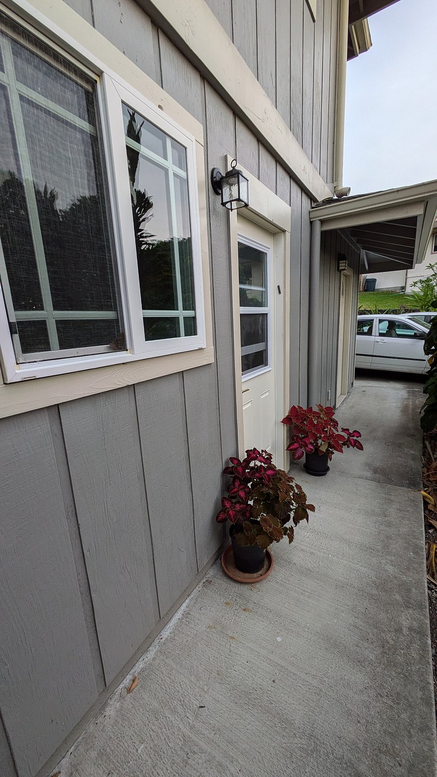 Private outside entrance, paved, lit walk to front door.