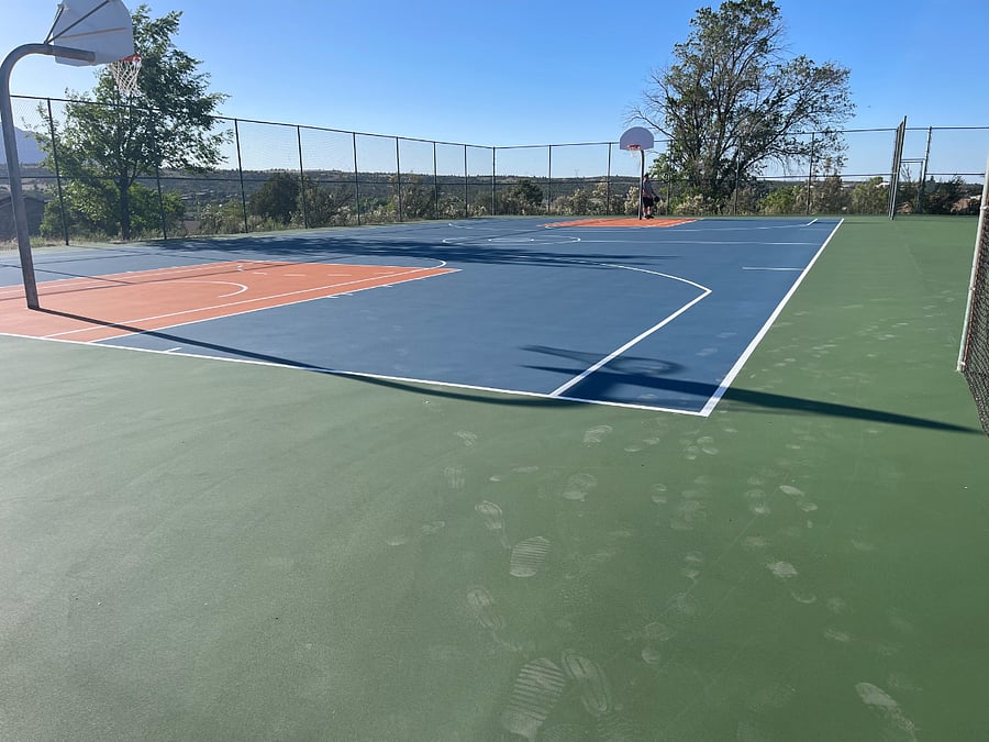 Full basket ball community park right across the way 3 min walk