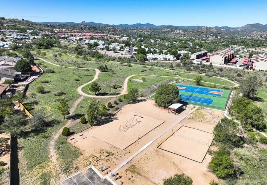 Hoa Park across the way 3 min walk with tennis, pickle ball, basketball, swings, volleyball, walking trail, picnic tables