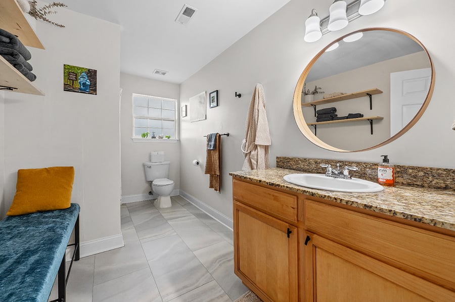 Your private bathroom is located down the hallway (detached from your room). No one else will use this bathroom my guests will use my private bathroom. 
Shower/tub combo. 
