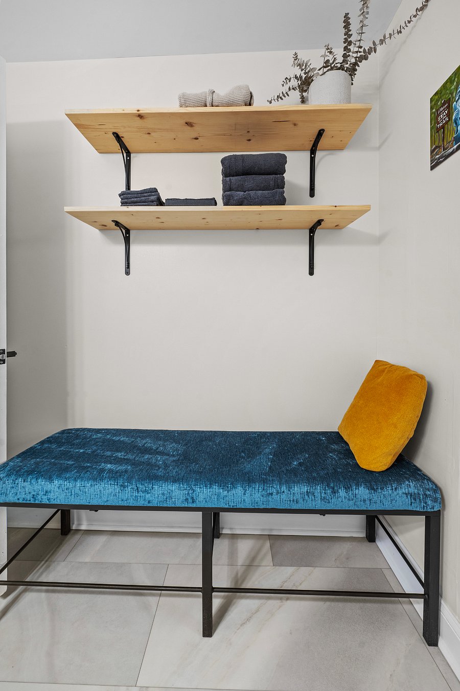 Brand new towels. Plenty of storage space. 