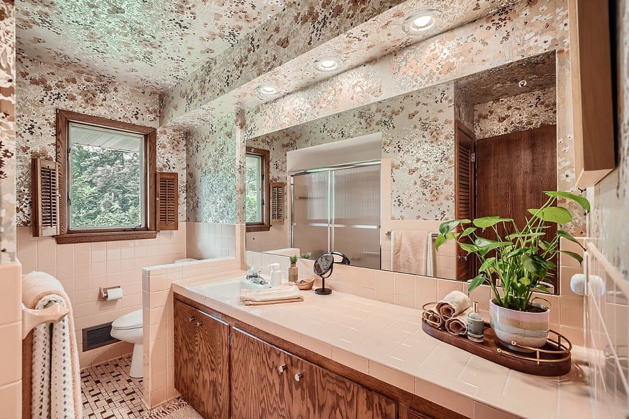 Full bath on main level