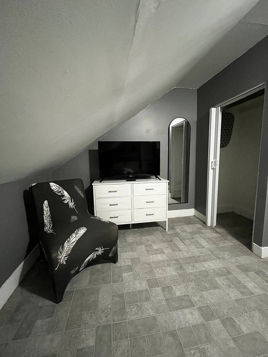 ROOM 1