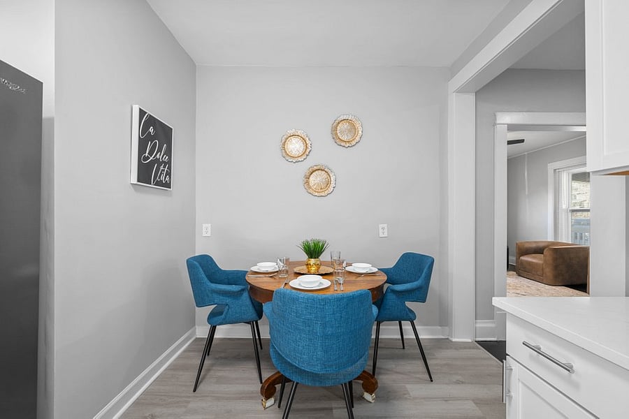 Fantastic dining area in stylish kitchen that is fully stocked!