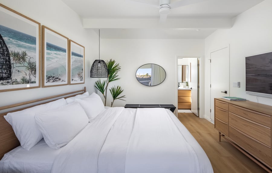 primary bedroom with en suit bathroom