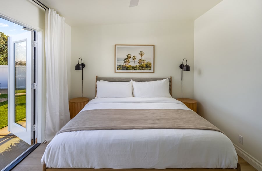 Queen comfortable bed with plush linens