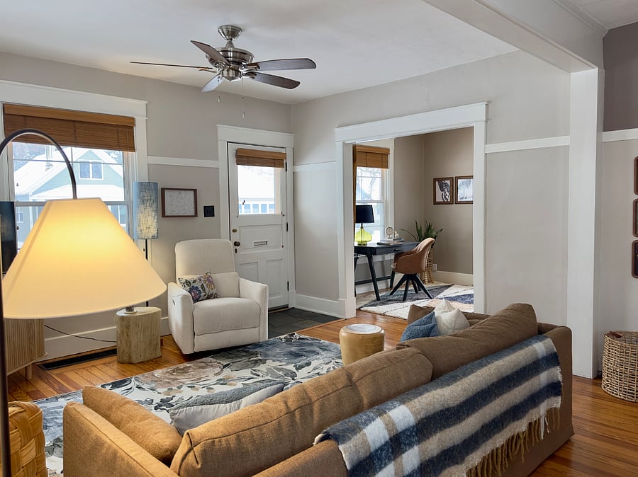 Cozy furniture that seats 6 comfortably.