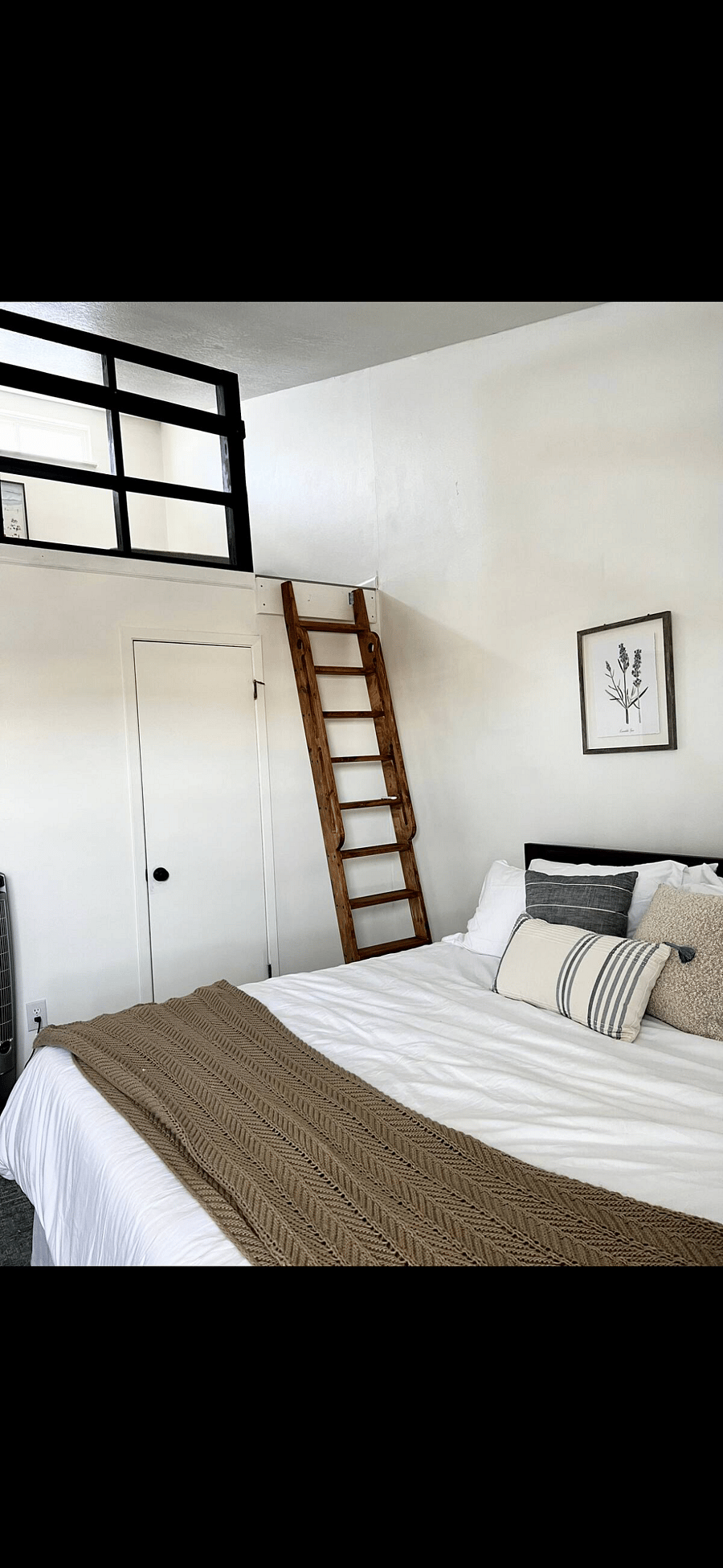 Bedroom with access to loft 