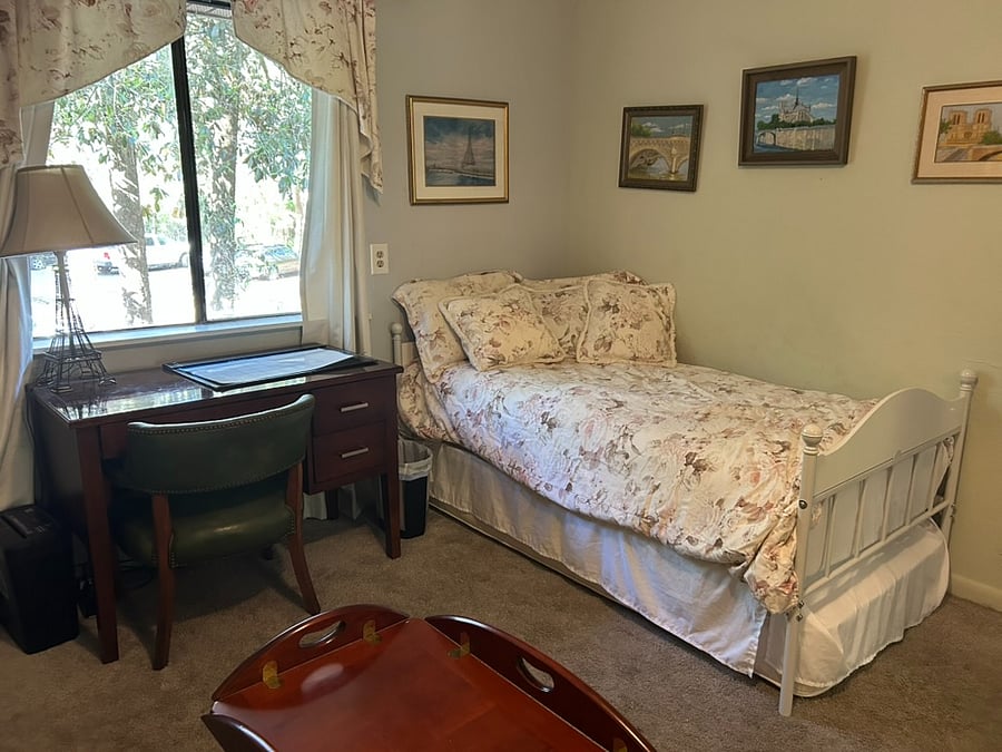 Second bedroom with extra mattress under bed