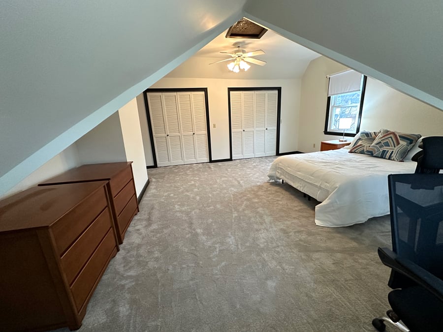 2 extra spacious closets in main bedroom