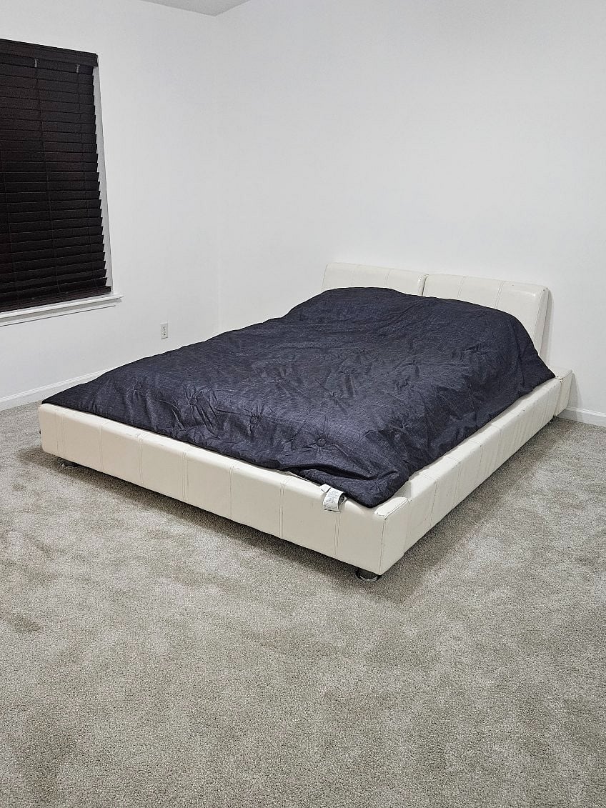 Master bedroom (also available for rent, with a walk-in closet for $1500 plus a $500 refundable deposit)