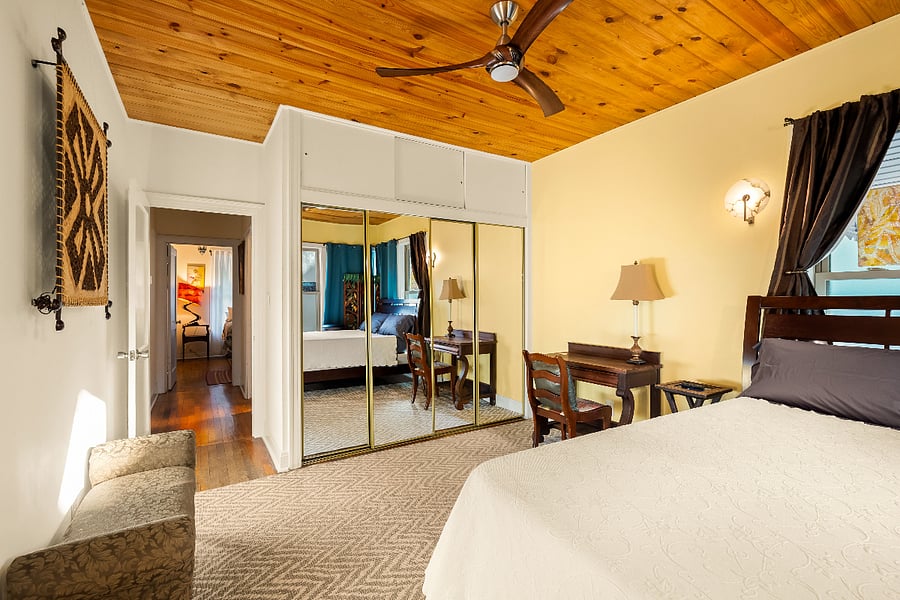 Main bedroom with walk in closet