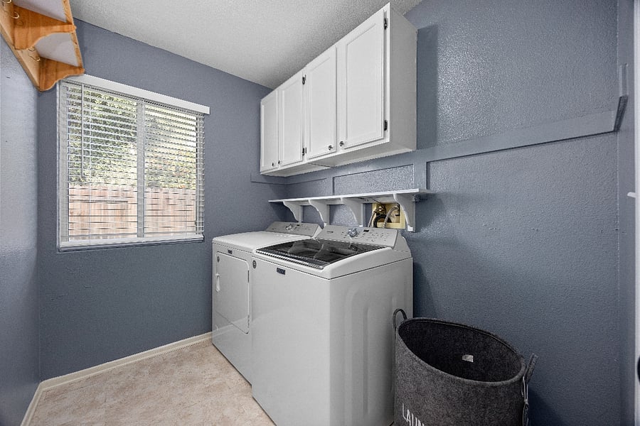 Laundry Room
In-unit washer and dryer included for convenience
Private laundry area available for guest use
Full laundry access ideal for longer stays
Washer and dryer provided inside the home