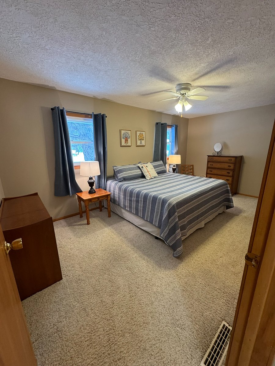 Master Bedroom - king size bed