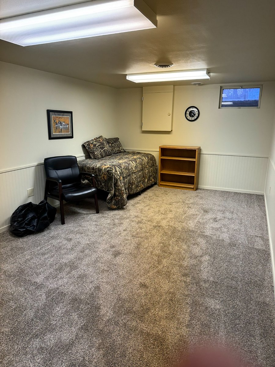 Basement sleeping area - twin bed available