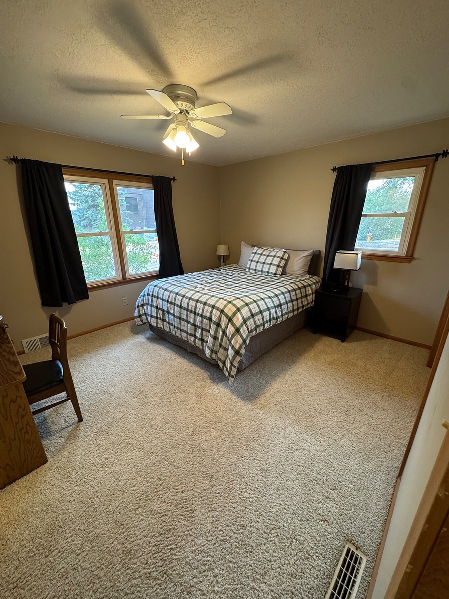 2nd bedroom - queen bed with adjustable base