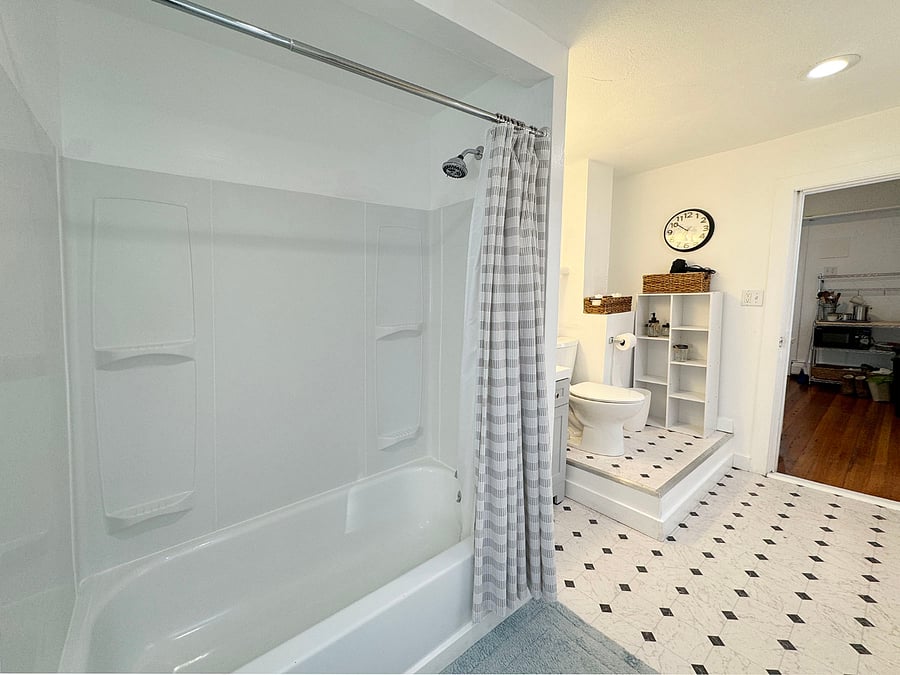 Large, beautiful bathroom