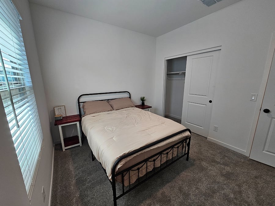 Slidding closet