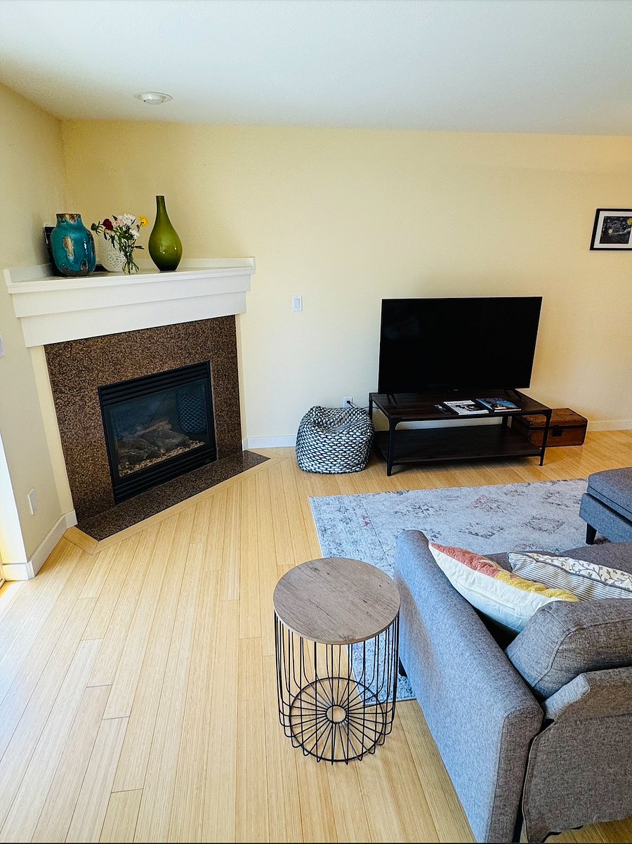 Cozy gas fireplace!