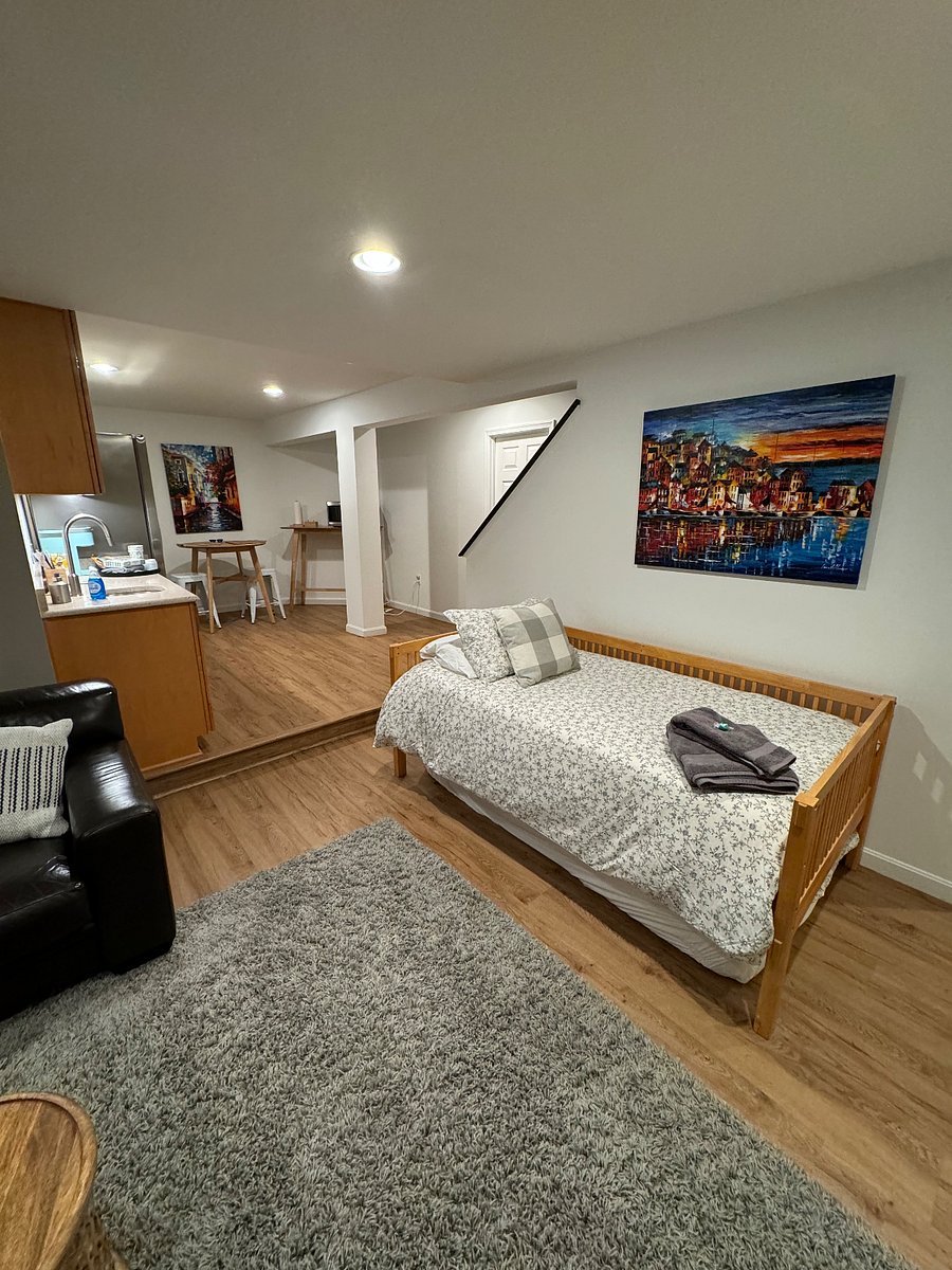 Extra bed (if needed for 3rd guest) may be requested for $400 extra per month