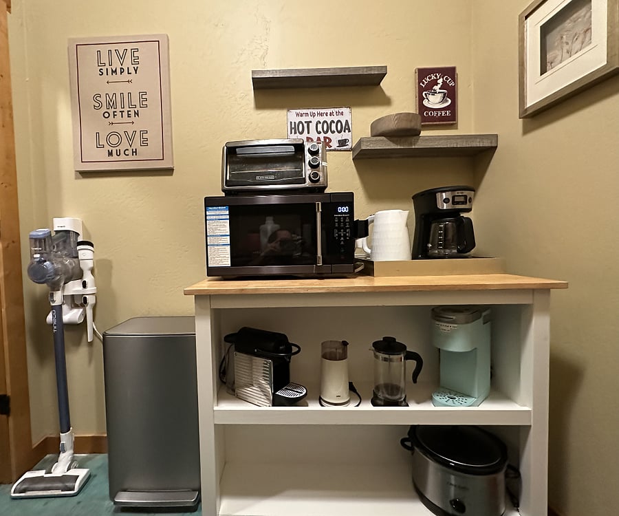 Nespresso, Coffee Grinder and Press, Keurig, Drip Coffee Maker, and Electric Kettle
Toaster Oven Microwave, Crockpot Slow Cooker
Stick Vacuum