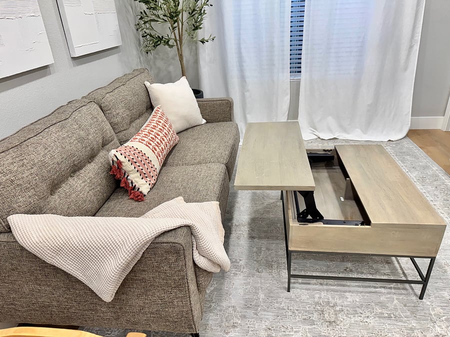 Expandable coffee table