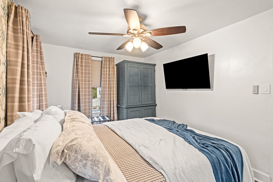 Queen Bed & Ceiling Fan
