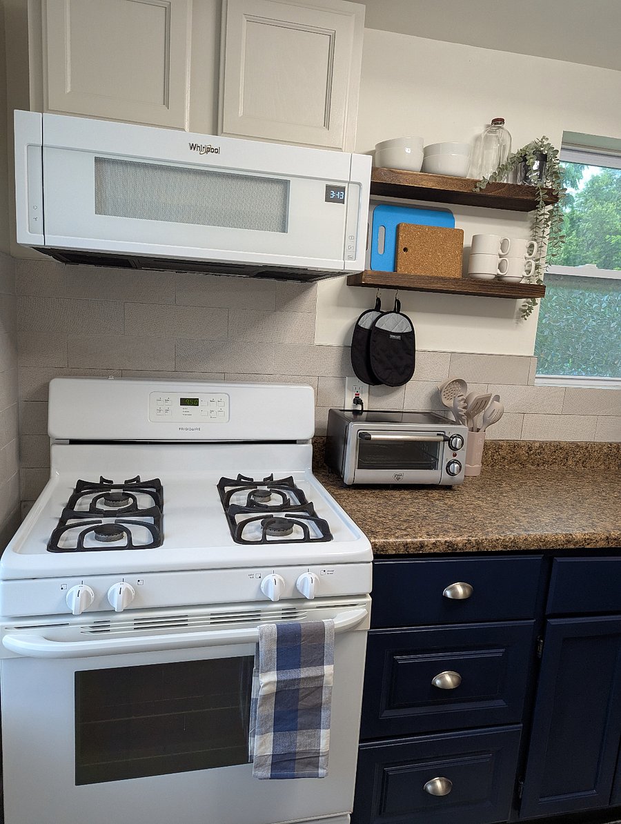 Microwave and Air Fryer/Toaster Oven