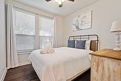 Queen Room 2 Bedroom 